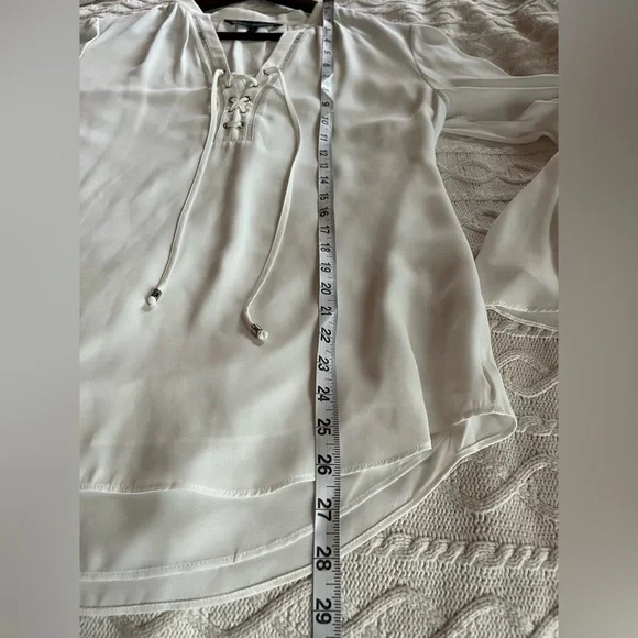 White House Black Market Bell Sleeve Flowy Rich White Blouse Women’s Size 8 - Picture 14 of 16